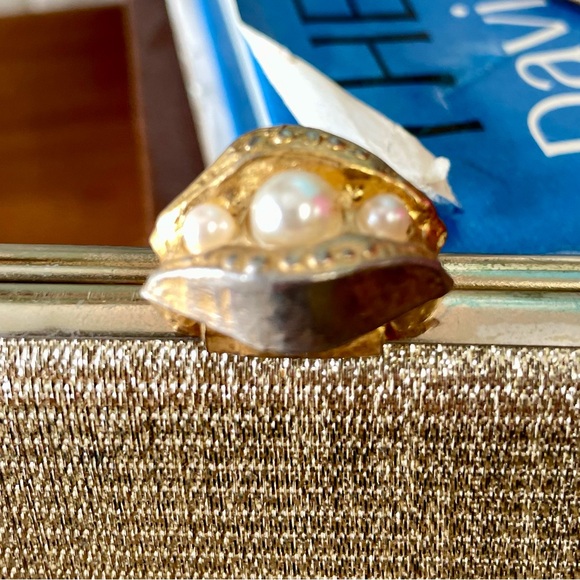SOLD Vintage 1950s Lamè Fabric Clutch Bag Gold Tone Frame + Faux Pearl Shell - Picture 13 of 14